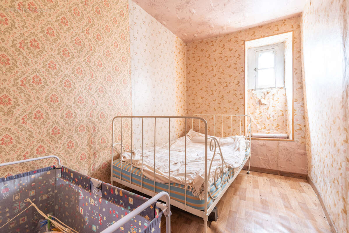 Maison à VIC-LE-COMTE