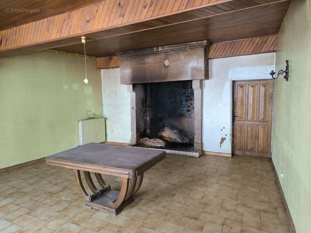 Maison à MOULINS-ENGILBERT