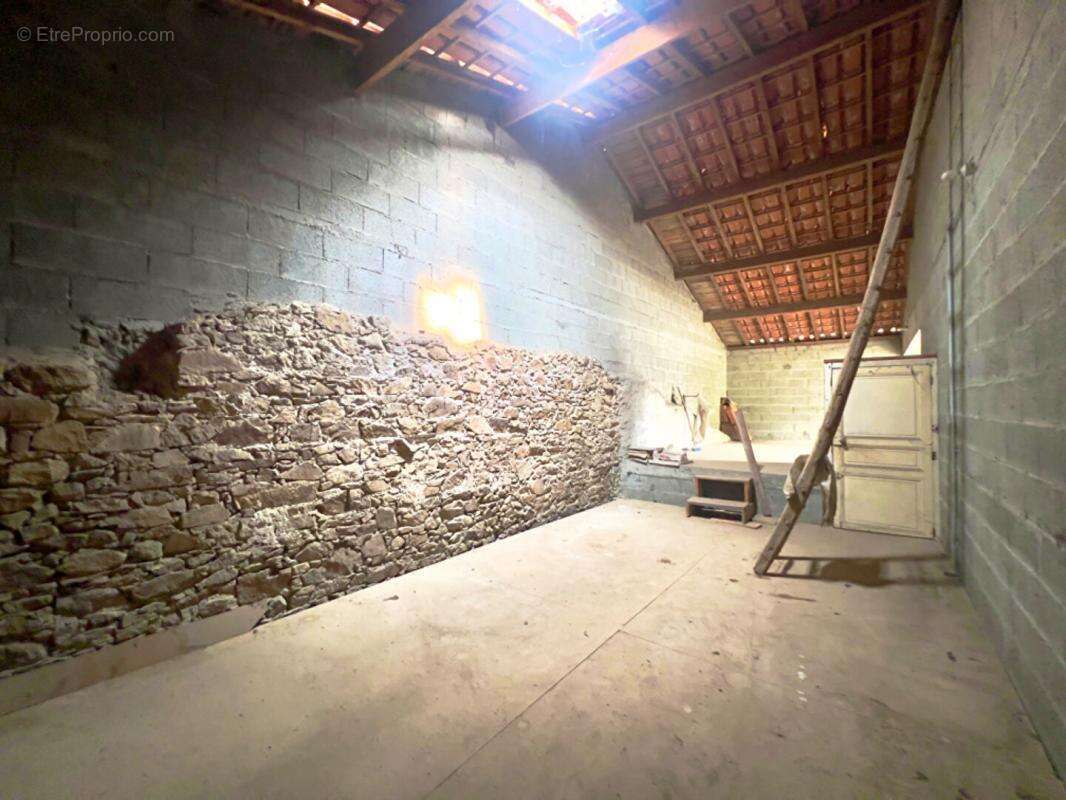 Maison à MONTFAUCON-MONTIGNE