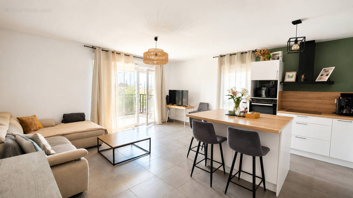 Appartement à SENAS