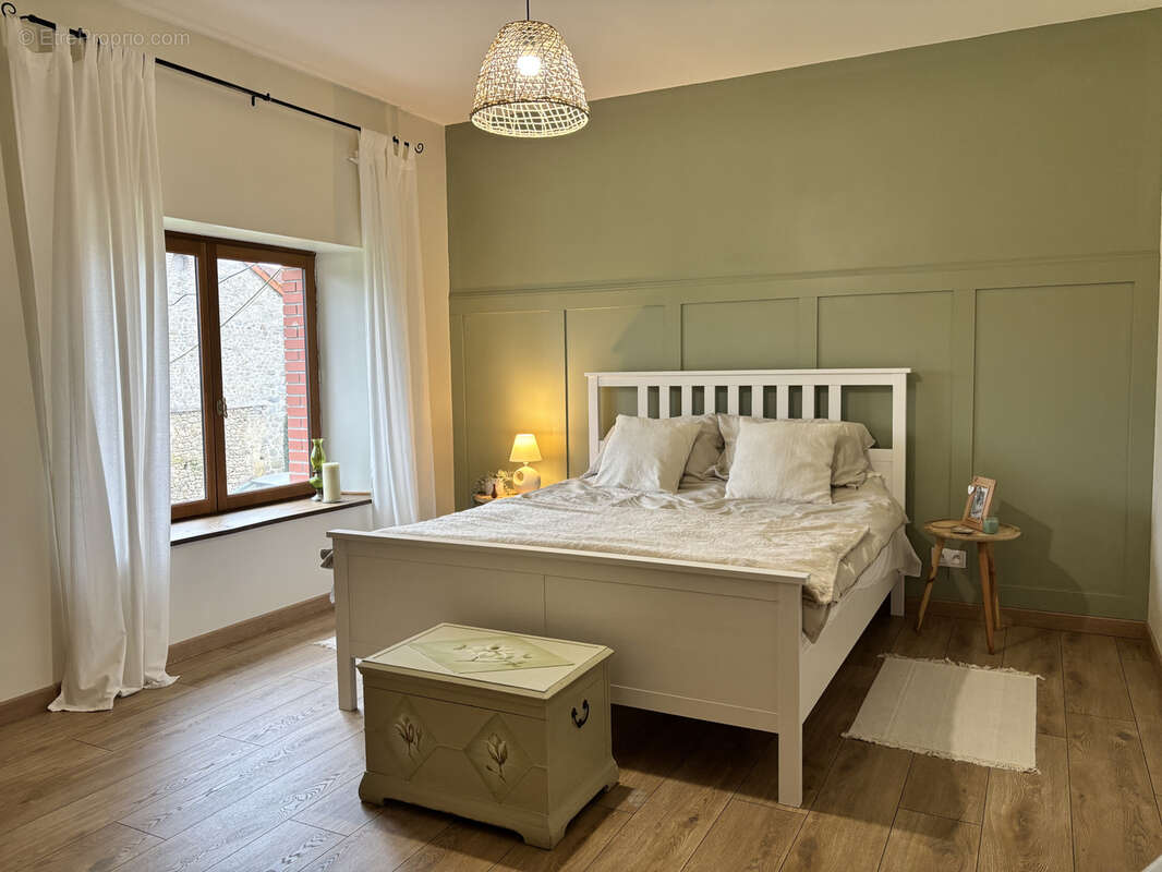 Maison à SAINT-PRIEST-LA-PLAINE