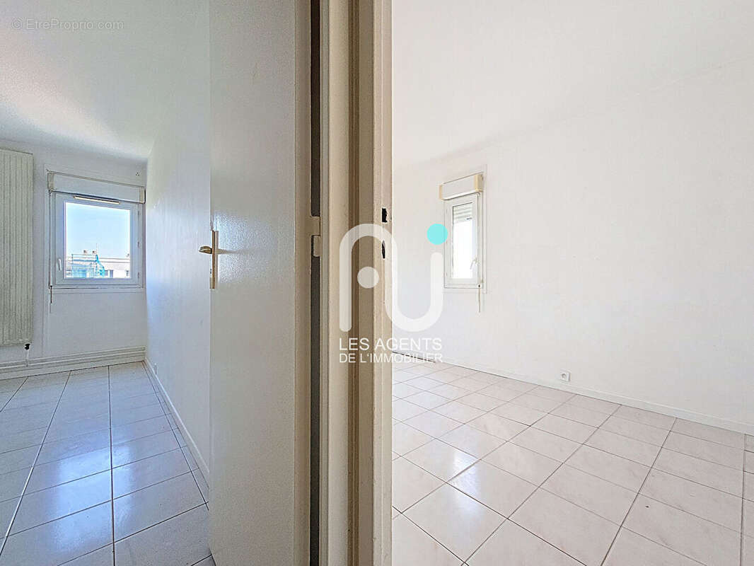 Appartement à VILLENEUVE-LA-GARENNE