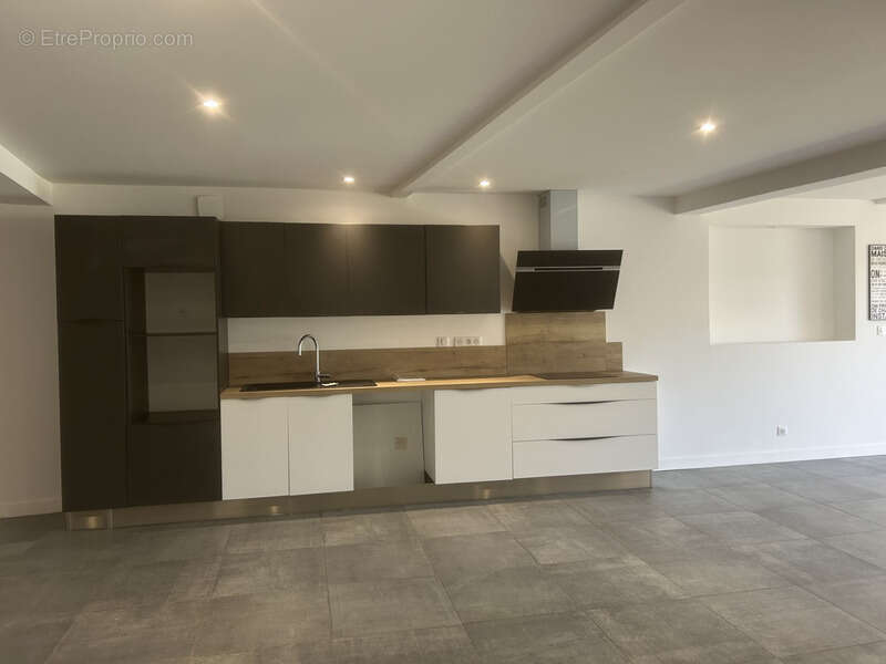 SURAT Maison de 166 m2 avec cour - photo 3