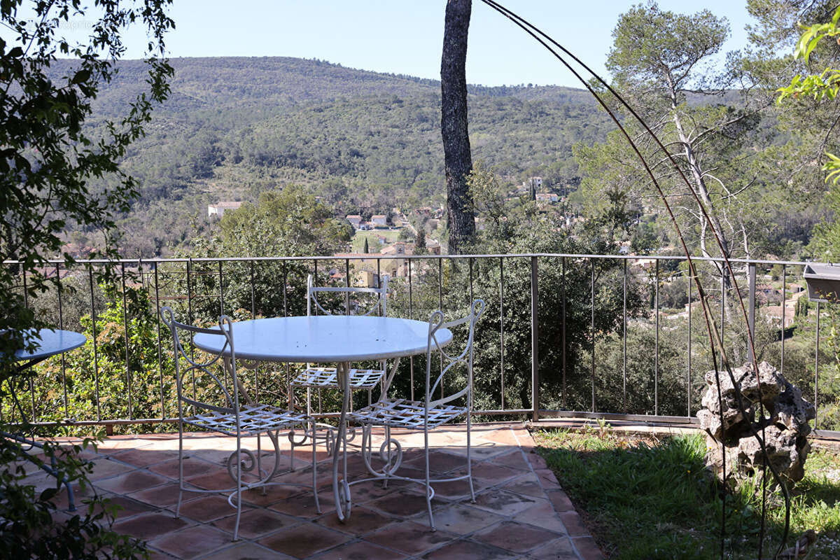 Le Thoronet - Villa 6 pièce(s) 175 m2 habitables - Terrain 3243m2 - photo 6