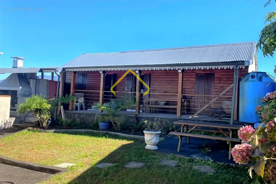 Vends charmante maison avec superbe vue à la Plaine des cafres - photo 2