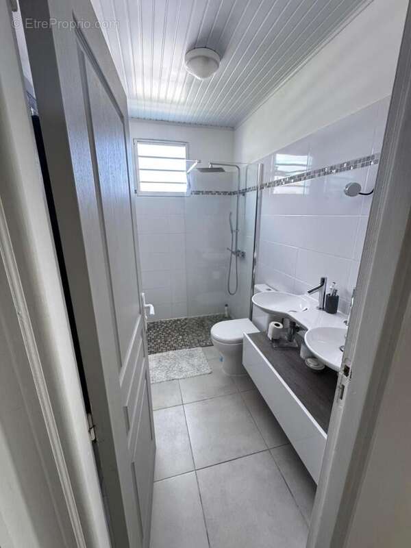 Maison 102 m² à Case-Pilote  - photo 7