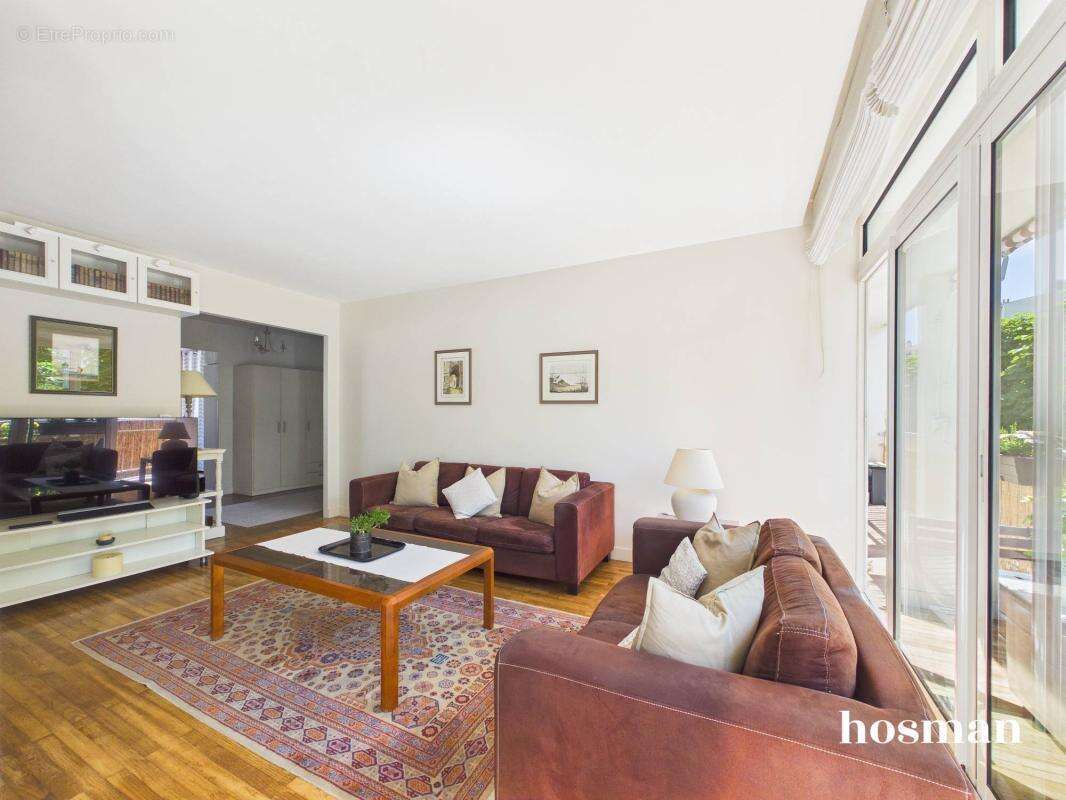 Appartement à COURBEVOIE