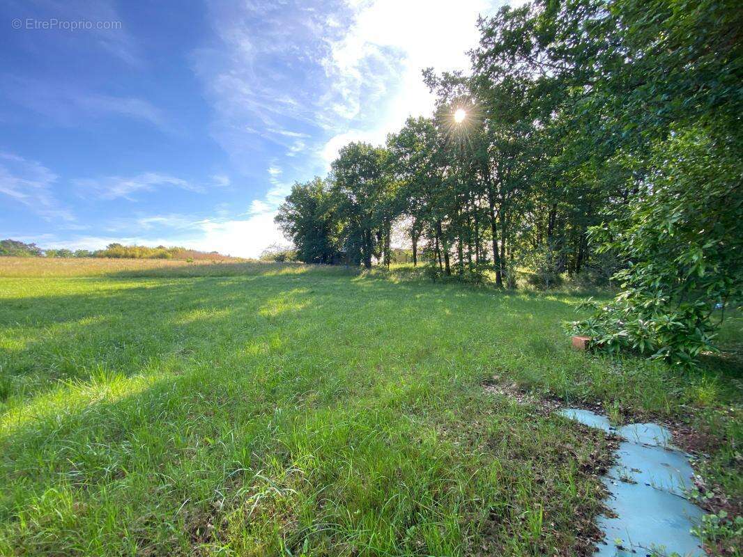 Terrain à ROUFFIGNAC-SAINT-CERNIN-DE-REILHAC