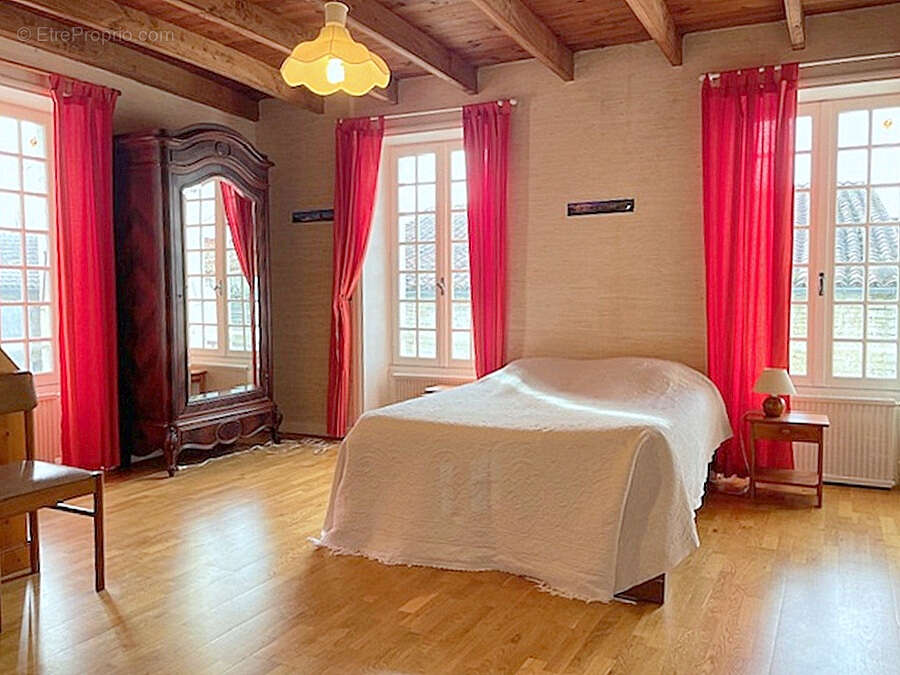 Maison à SAINT-SAUVEUR-D'AUNIS