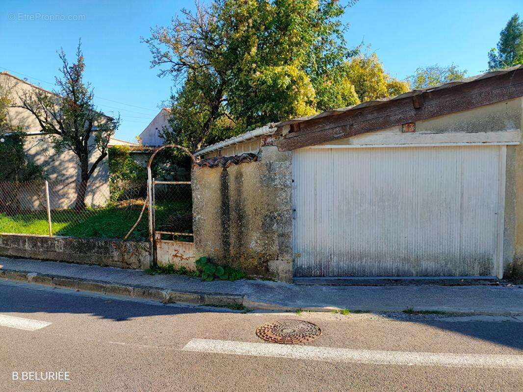 Maison à SAINT-JEAN-D'ANGELY