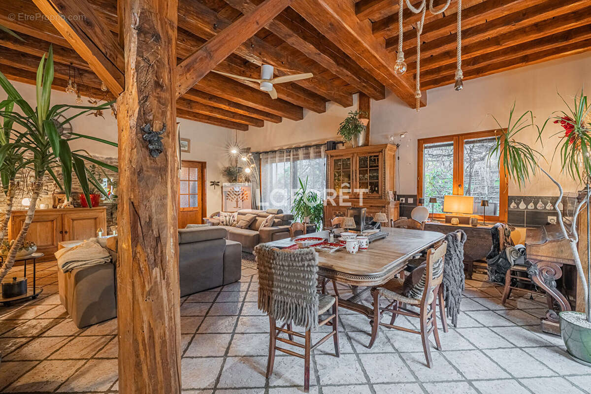 Maison à GILLY-SUR-ISERE