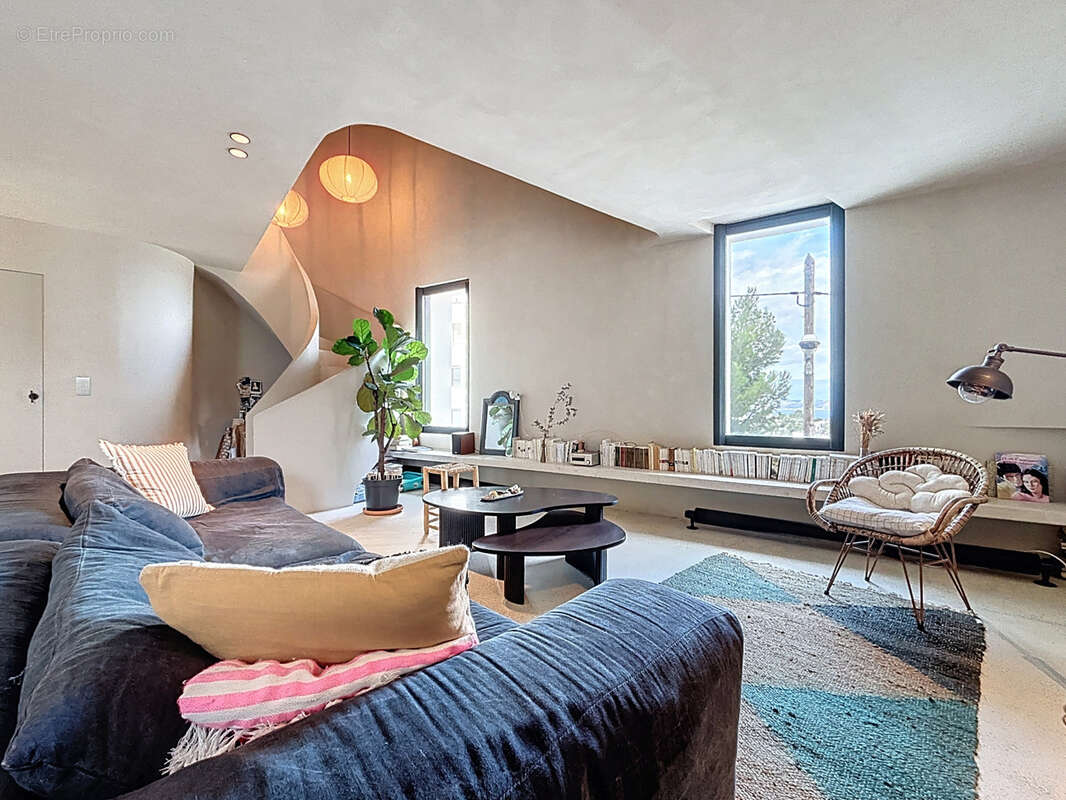 Appartement à MARSEILLE-7E