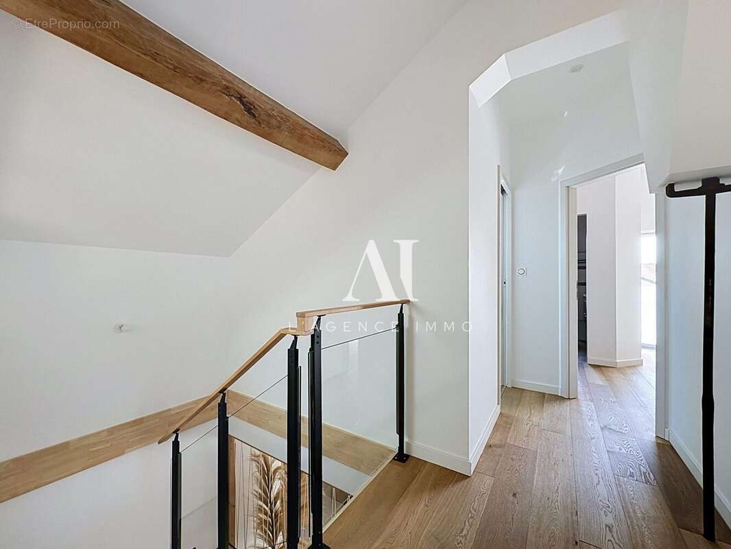 Maison 149 m² à Crozet  - photo 7