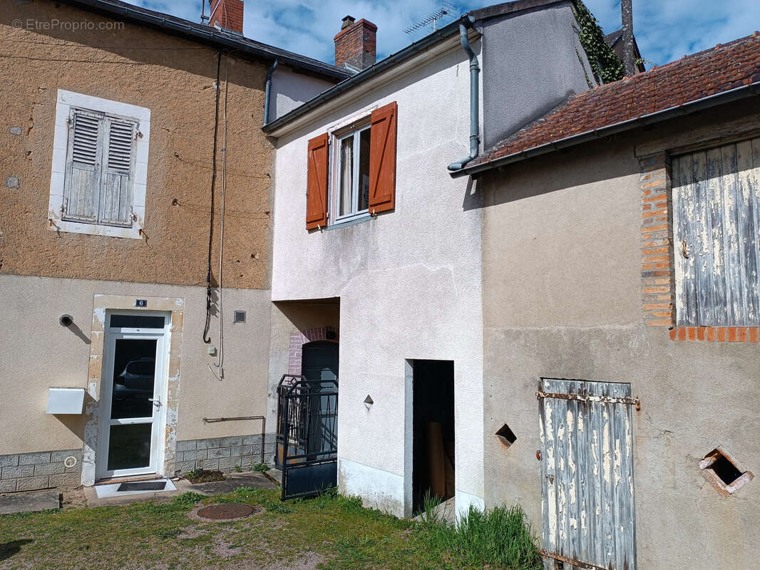 Maison à LA GUERCHE-SUR-L'AUBOIS