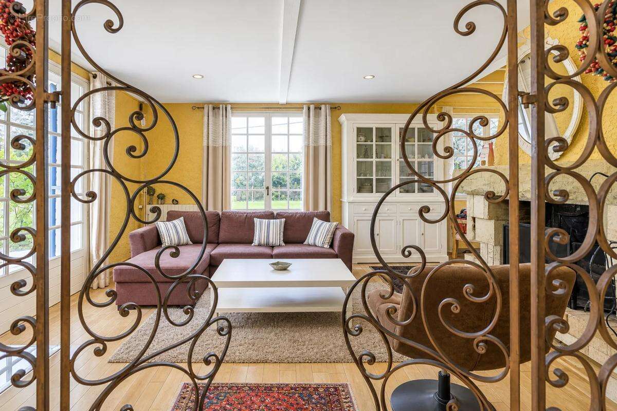Maison à COUTRAS