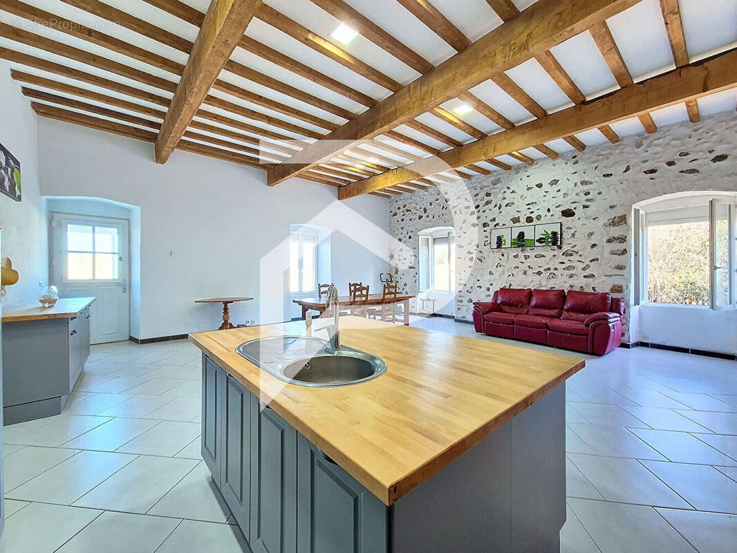 Maison à SAINT-LAGER-BRESSAC