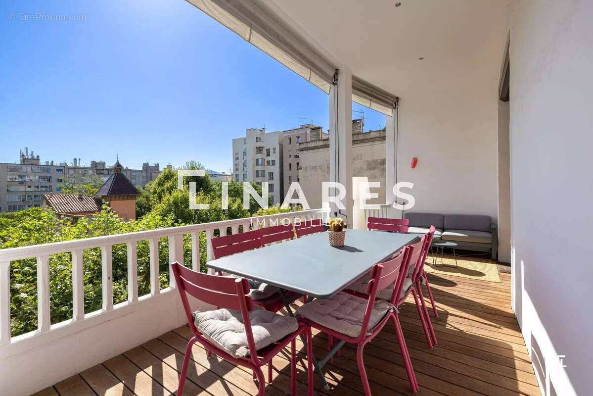 Appartement à MARSEILLE-8E