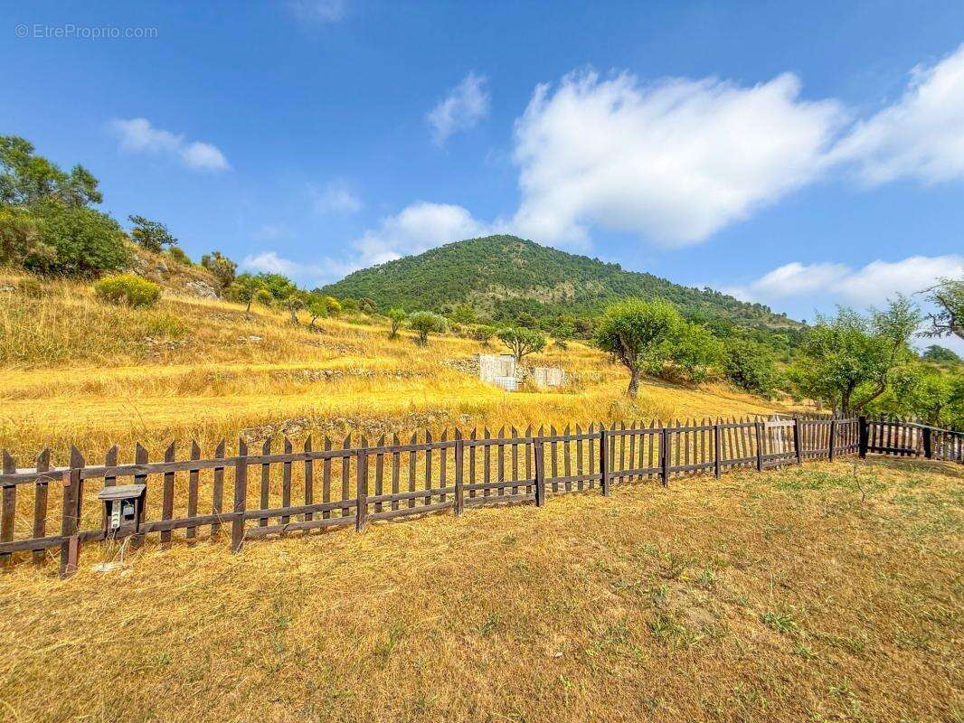Bâtisse de 180,30 m², 3 appartements + Terrain 34 443 m² - photo 38