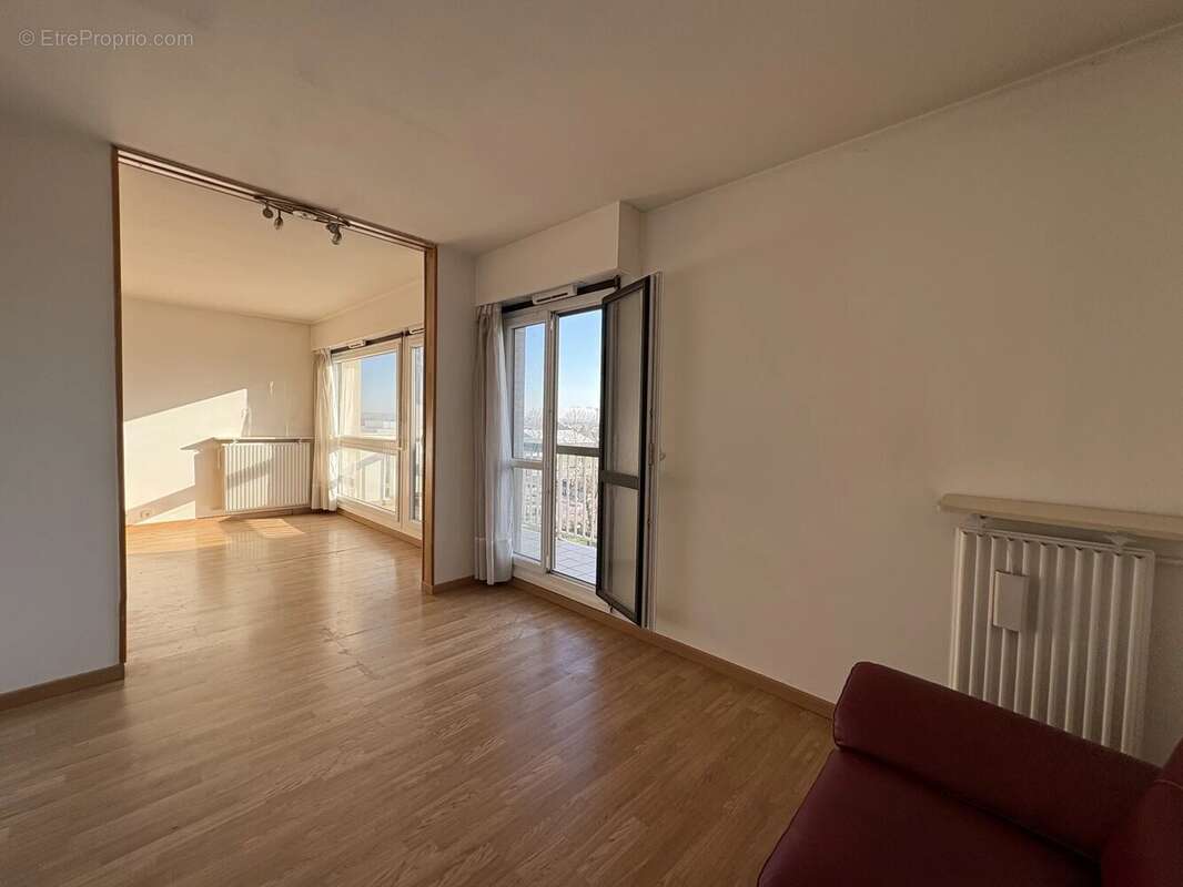 Appartement à LES CLAYES-SOUS-BOIS