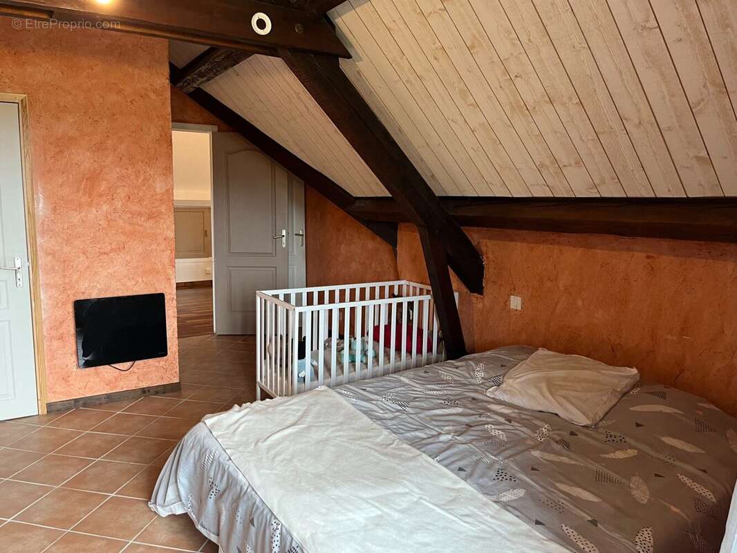 Maison à COURS-LA-VILLE