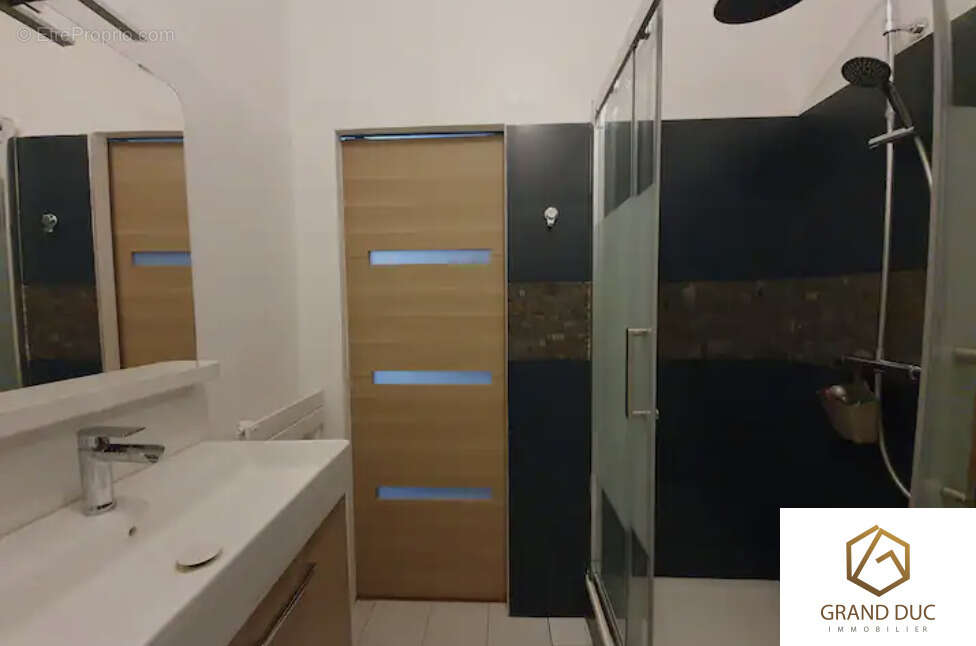 Appartement à MARSEILLE-2E