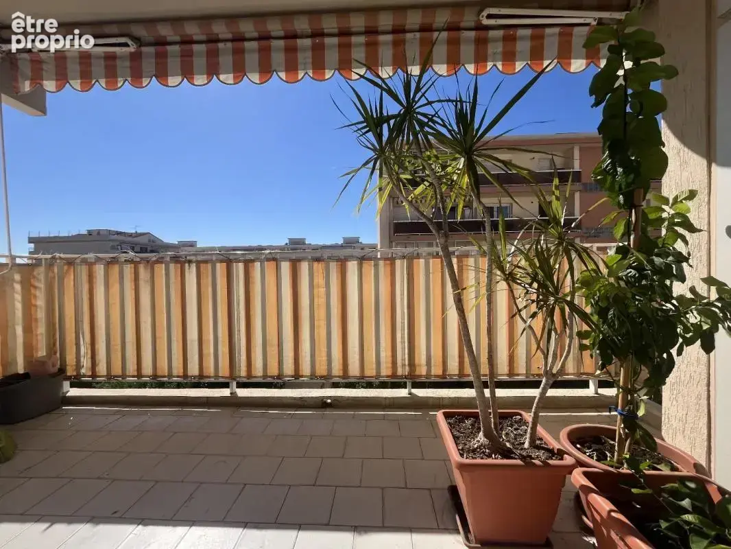 Appartement à SAINT-LAURENT-DU-VAR