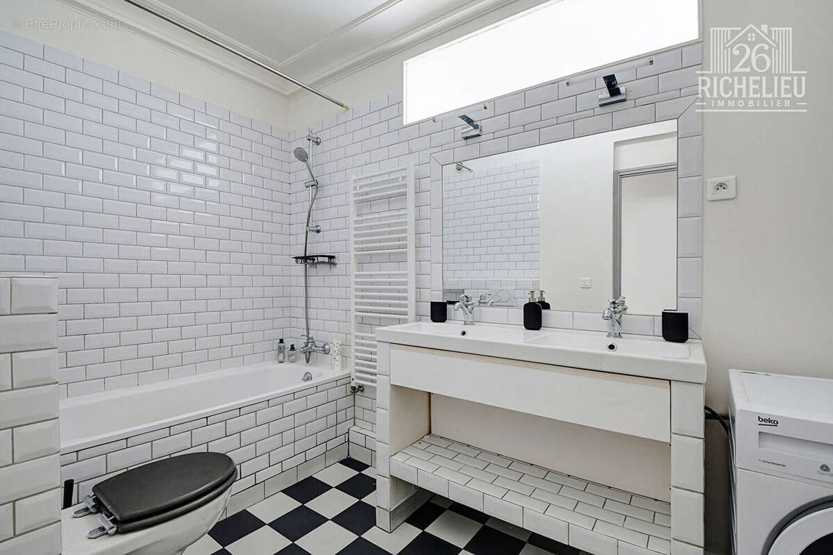 Appartement à PARIS-1E