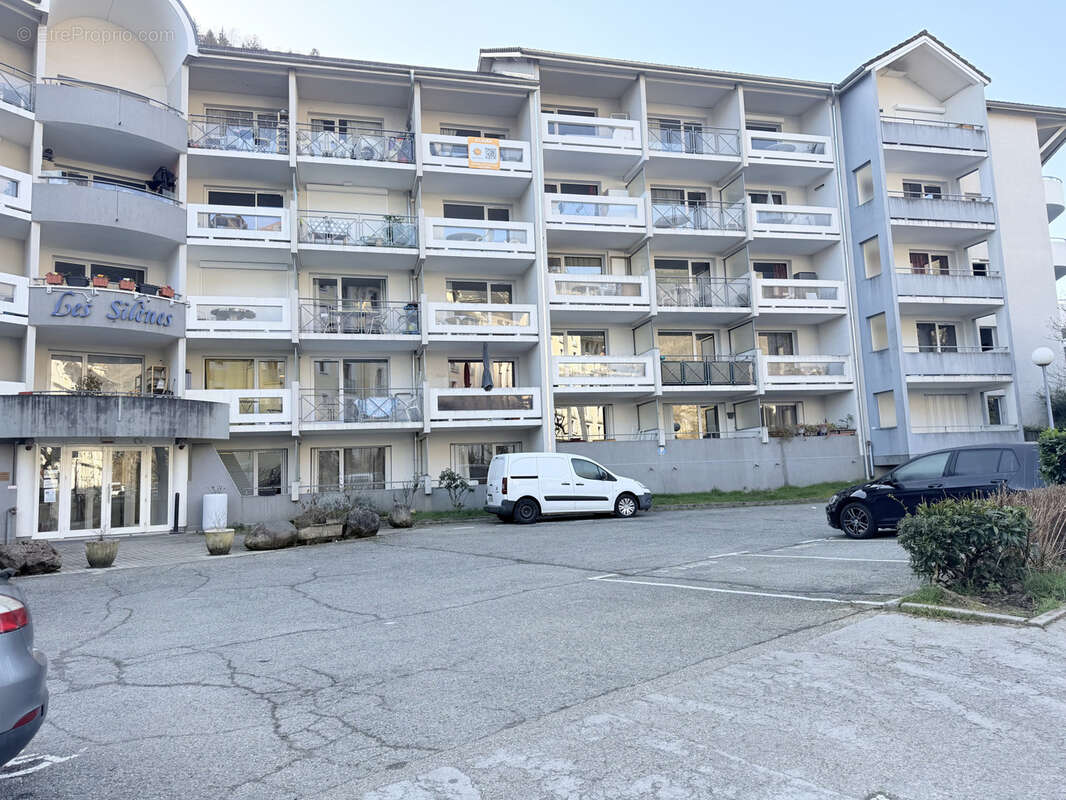 Parking à ALLEVARD