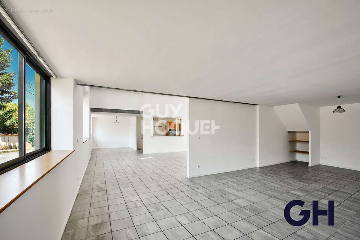 Loft - Sathonay Camp 210 m² - photo 5