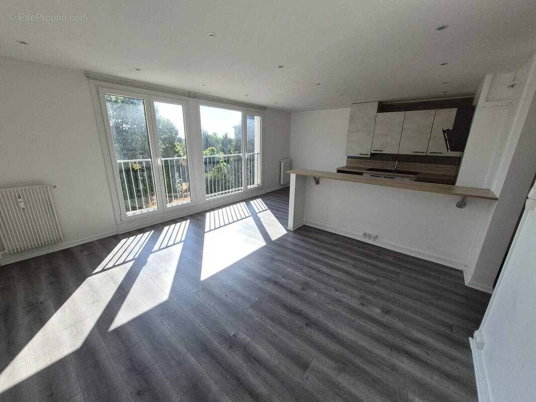 Appartement 60 m² à Bruyeres-Le-Chatel  - photo 2