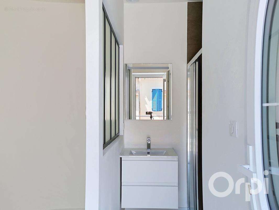 A vendre studio neuf de 23 m² dans petite copropriété proche du centre ville avec place de parking privative - photo 5