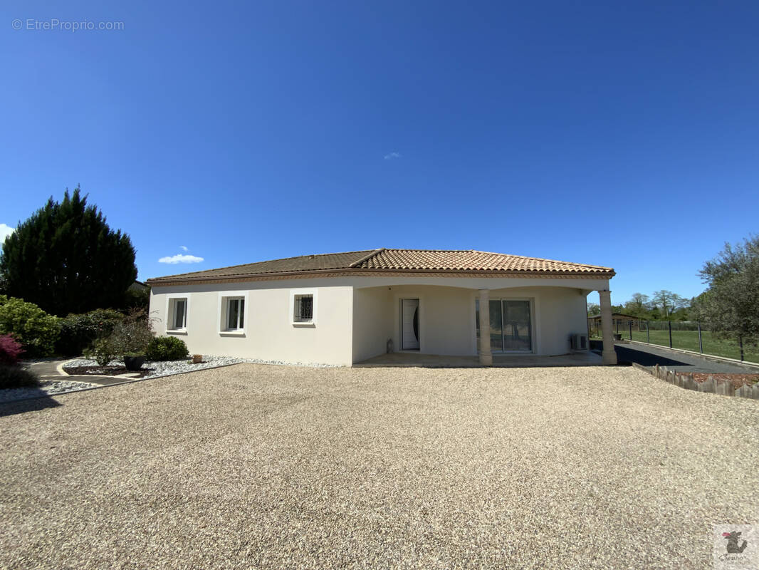 Maison à COURS-DE-PILE