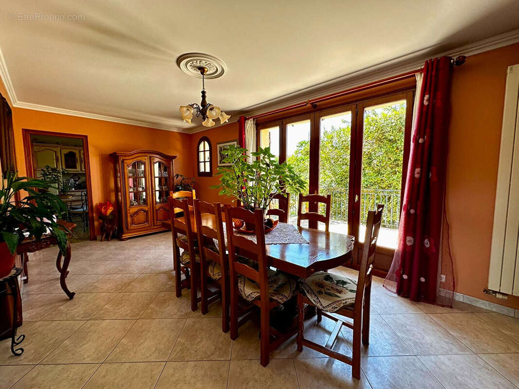 Maison à VIGNEUX-SUR-SEINE