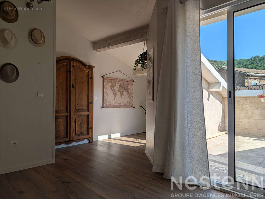 Exclusivité NESTENN : Superbe appartement 4 pièces avec terrasse à Collobrières - photo 12
