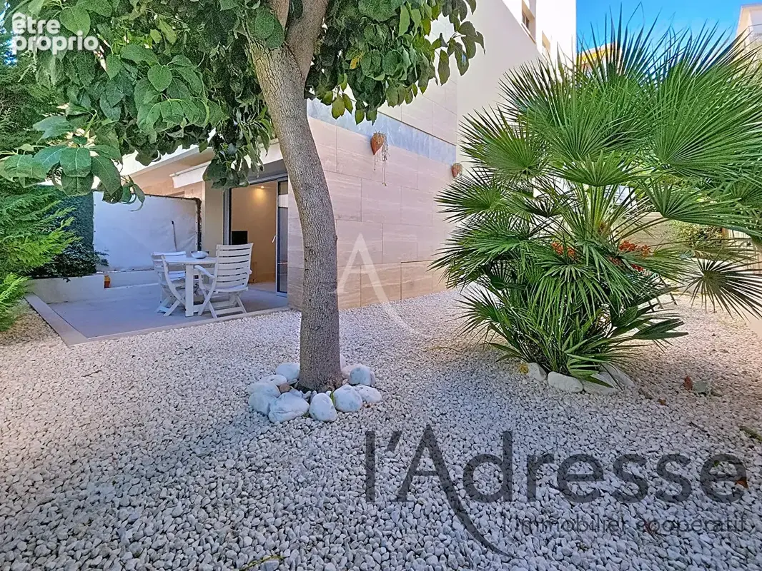 COUP DE COEUR ! Magnifique 2 pièces avec jardin de 75m² à CANNES PALM BEACH ! - photo 2