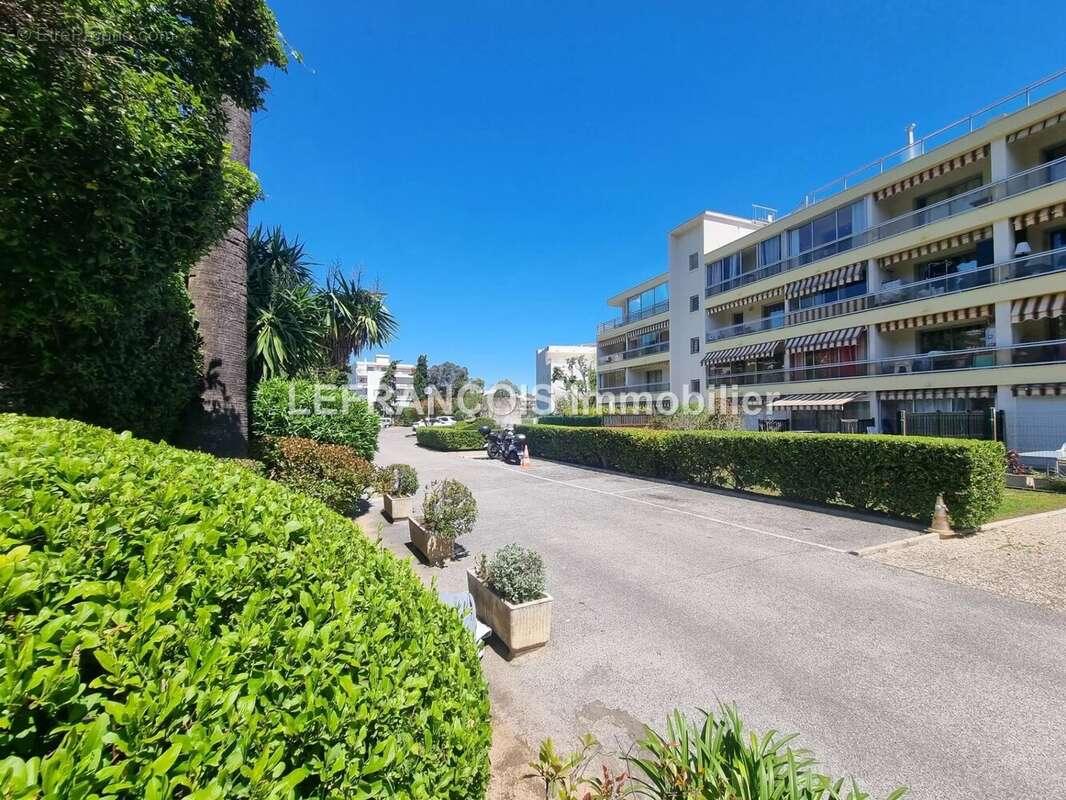 Appartement à VALLAURIS