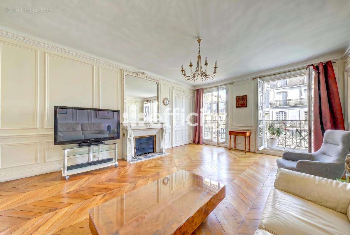 Appartement à PARIS-17E