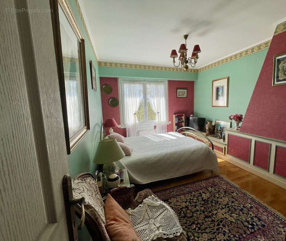 Maison à LA CHAPELLE-SAINT-MESMIN