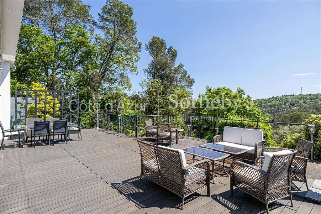 Maison à VALBONNE