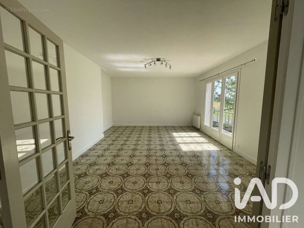 Maison 138 m² à Germignac  - photo 7