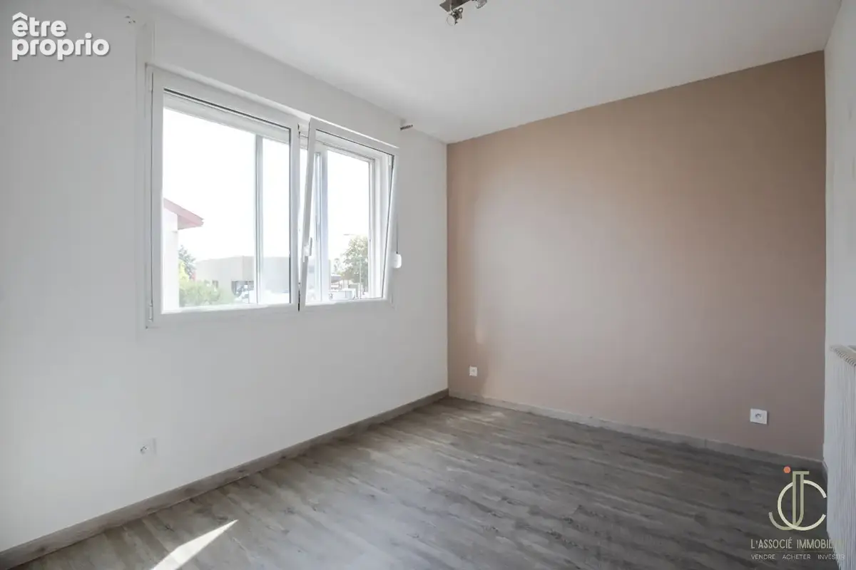 SEICHAMPS - Maison 80m2 - 3 chambres - Jardin et garage - photo 13