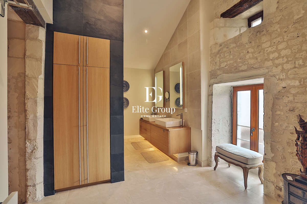 A vendre magnifique maison de caractère proche de cognac - 7 pièces - 360 m² - photo 14