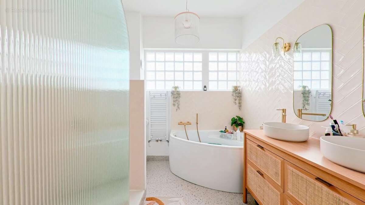 Maison à CHENNEVIERES-SUR-MARNE