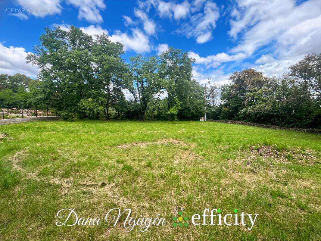 Terrain à VEZENOBRES