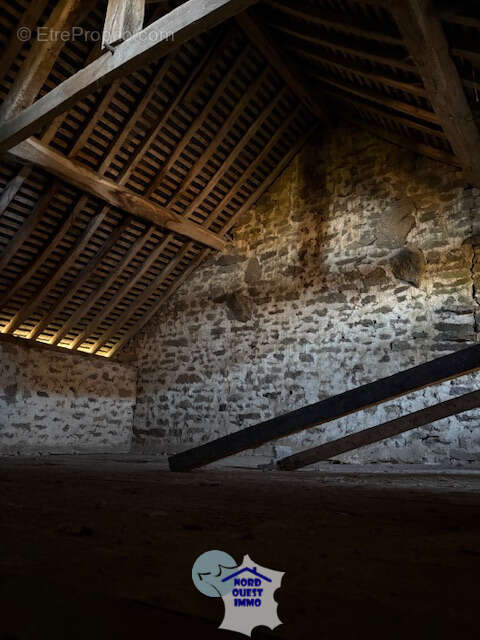 Appartement à AMBRIERES-LES-VALLEES