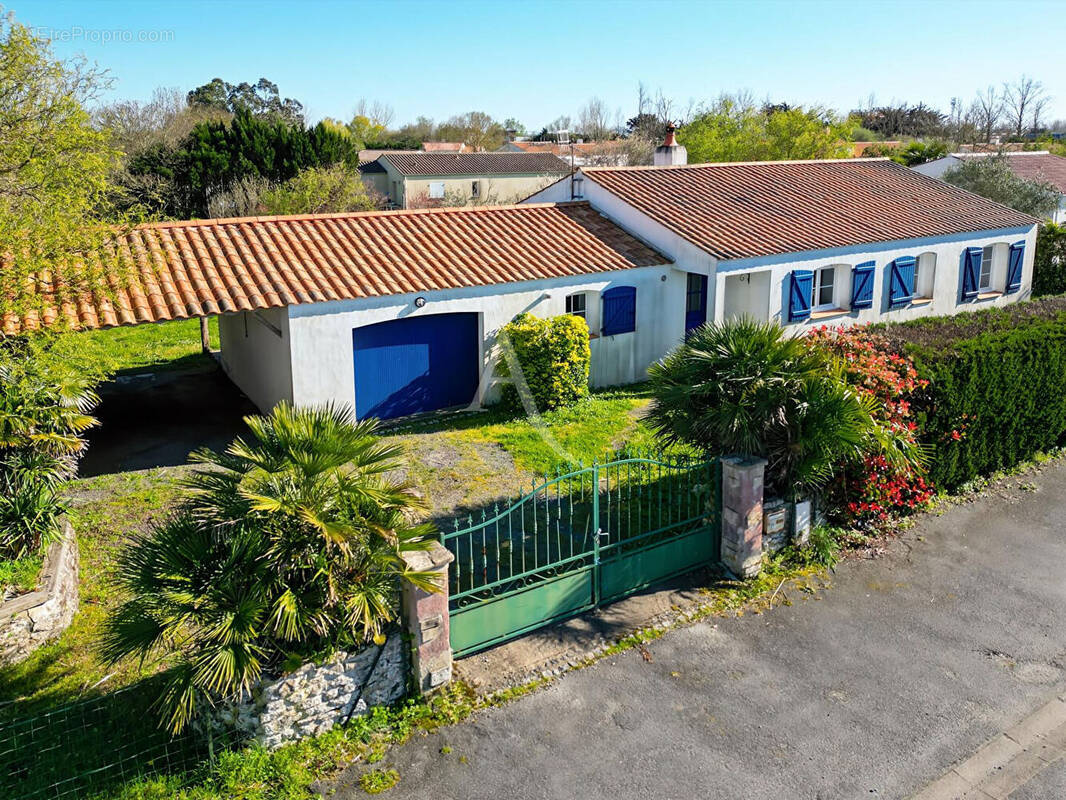 Maison à LE PERRIER