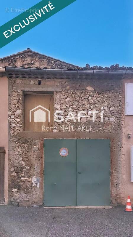 Photo 1 - Parking à SEILLONS-SOURCE-D&#039;ARGENS