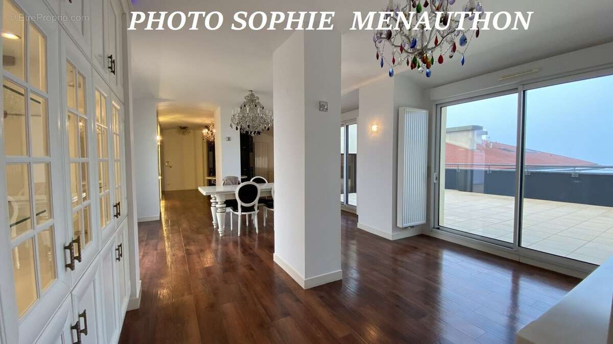 Exceptionnel attique de type 4 pièces de 103 m2 soit 140 m2 hors loi carrez avec 60 m2 de terrasses - photo 3
