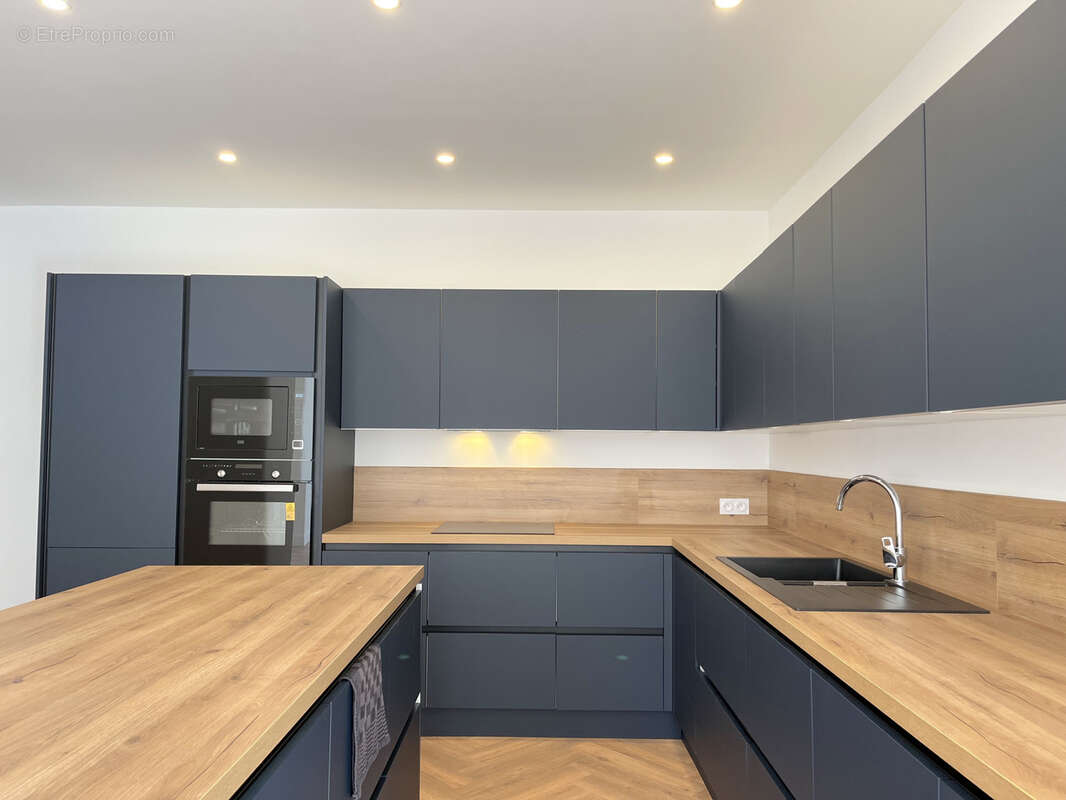 Toulon - Appartement Haussmanien de 160m2 refait à neuf - photo 5