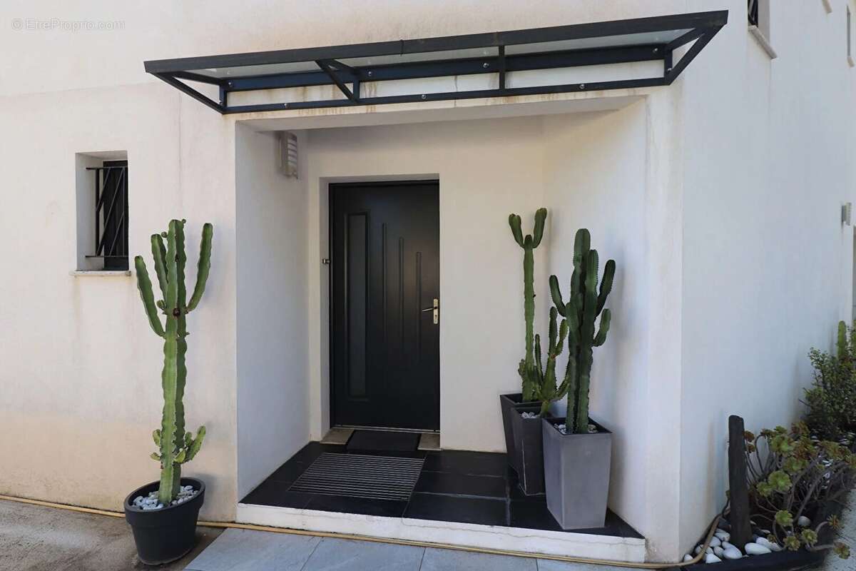 Maison à SAINT-CYR-SUR-MER